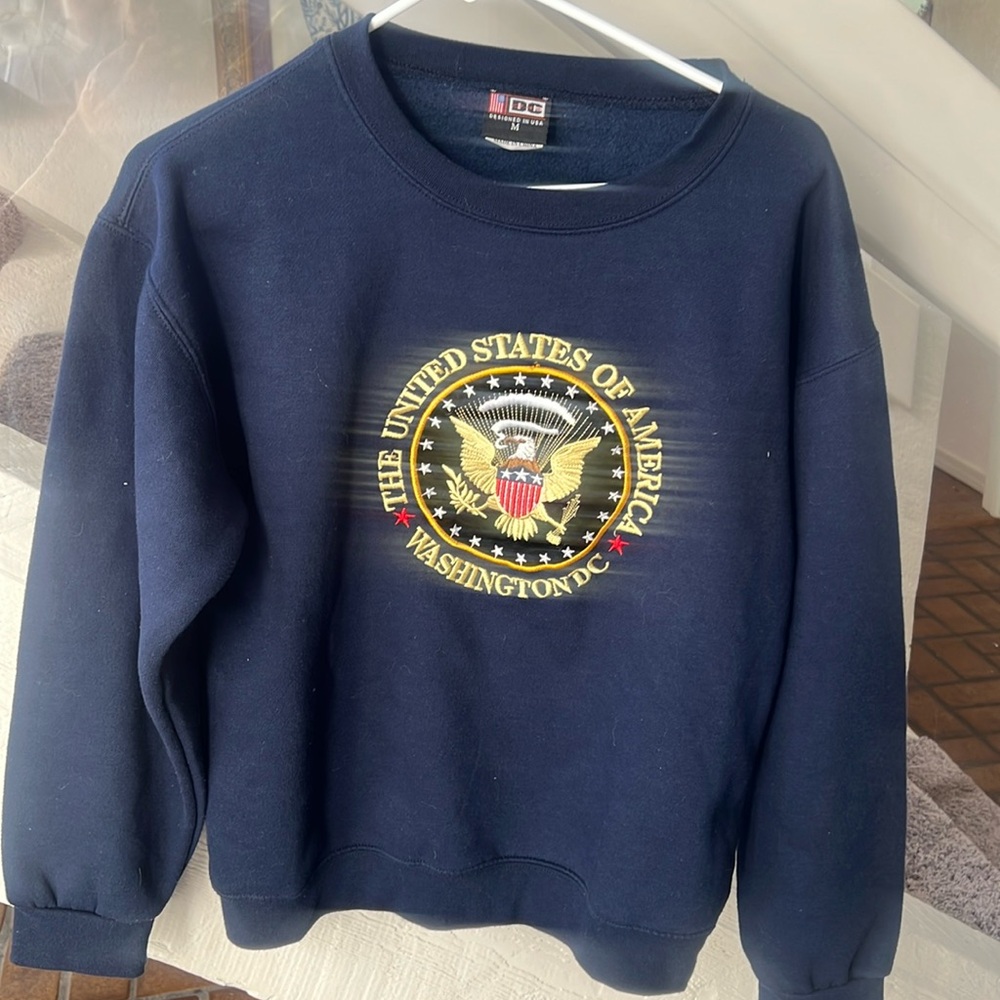 Men’s presidential seal embroidered sweatshirt M